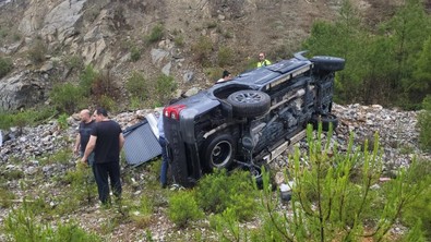 Eski Bakan Zeybekci trafik kazası geçirdi: Sağlık durumu belli oldu - Resim : 2