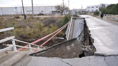 Çanakkale, Balıkesir, Bursa aman dikkat! Şiddetli yağış yıkım yarattı. Hemen bu alanlardan uzaklaşın - Resim : 1