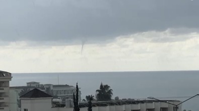 Alanya'da denizin üstünde aniden belirdi! Gören herkes panikle cep telefonuna sarıldı - Resim : 1