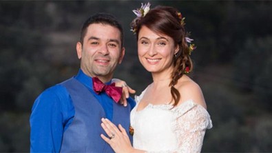 Ceyda Düvenci’nin eski eşi Bülent Şakrak aşka geldi! Evliliğini onun için bitirdiği söylenilen kadını öperken yakalandı - Resim : 1