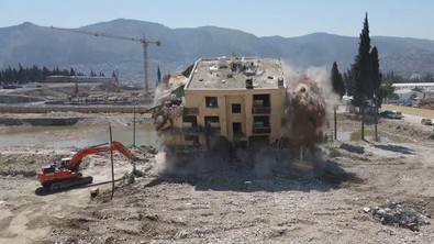 Hatay'da deprem kabininde insanla test skandalı! Ölümle burun buruna getiren olay için hukuki süreç başlatıldı! - Resim : 1