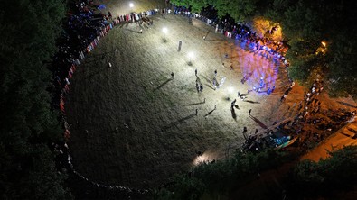 Böyle düğün görülmedi! 2 gün 2 gece sürdü! Gelin ile damat altın ve paraya boğuldu! - Resim : 2
