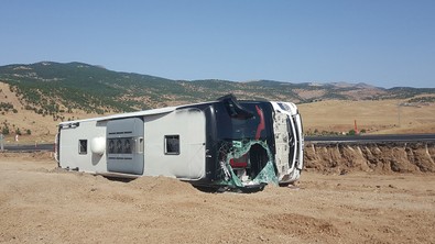 Bingöl'de yolcu otobüsü devrildi: Çok sayıda yaralı var! - Resim : 1