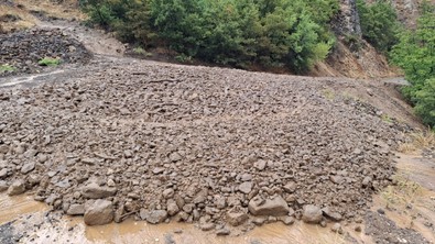 Tunceli'de sağanak yağışın ardından heyelan meydana geldi - Resim : 2