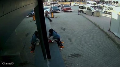 Sağlık çalışanından akılalmaz şiddet! 10 yaşındaki çocuğu öldüresiye dövdü! O anlar kameralara yansıdı - Resim : 1