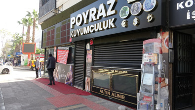 Bir şehri dolandırdı! Kuyumcuya astığı afişe gelen geçen baktı! 120 milyon TL iddiası - Resim : 1