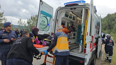 Adana'da katliam gibi kaza! Otomobil ile minibüs çarpıştı: 5 can kaybı! - Resim : 3