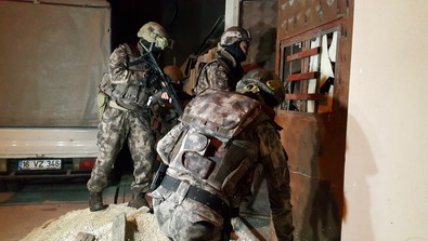 1000 polisle eş zamanlı şafak operasyonu!.. Çok sayıda gözaltı var! - Resim : 1