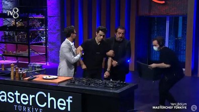 MasterChef'te korku dolu anlar! Bir anda fenalaştı - Resim : 1