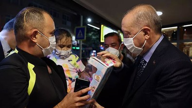 Cumhurbaşkanı Erdoğan'dan Çengelköy'de sürpriz ziyaret! - Resim : 1