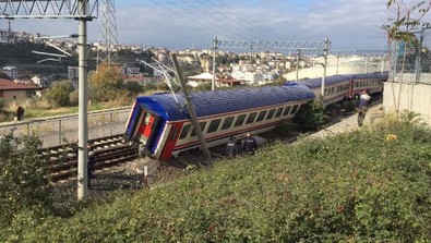 Gebze'de tren kazası! Yolcu treninin 2 vagonu raydan çıktı - Resim : 1