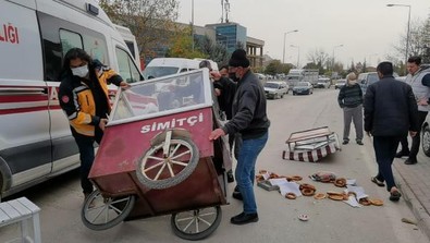 Aman dikkat! Kuvvetli fırtınada simitçi kendi arabasının altında kaldı - Resim : 1