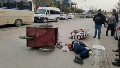 Aman dikkat! Kuvvetli fırtınada simitçi kendi arabasının altında kaldı - Resim : 2