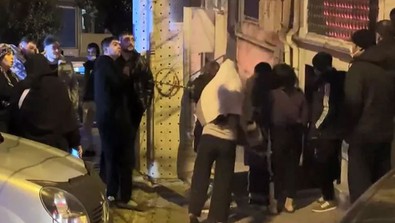 Bina yıkılıyor sandılar ama gerçek bambaşka... Kendilerini sokağa attılar! - Resim : 1