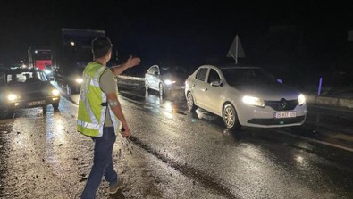 Sivas-Kayseri karayolu sel sebebiyle ulaşıma kapandı - Resim : 1