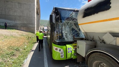 Halk otobüsü, tankere çarptı! 11 yaralı - Resim : 2