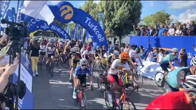 İstanbul'da yaklaşık 2 bin bisikletçi savaş mağduru çocuklar için pedal çevirdi - Resim : 1