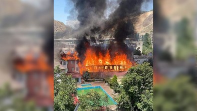 Artvin'de otelde çıkan yangına müdahale ediliyor - Resim : 2