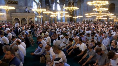 Ayasofya Camii'nde 251 şehit için Kur'an-ı Kerim okutuldu, hatim indirildi - Resim : 1