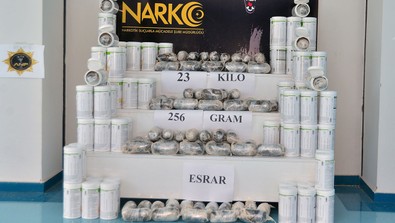 Zayıflama küründen 23 kilo esrar çıktı: "Adana sıcağını merak edip, gezmeye geldim" dedi - Resim : 1