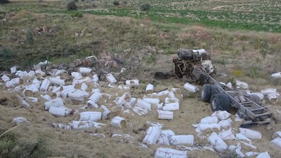 Korkunç kaza! Kamyon şarampole uçtu, kağıt gibi ezildi: Ölüler var - Resim : 2