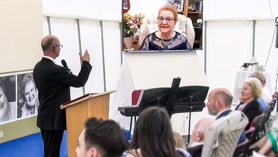 Böylesi görülmedi! Kendi cenazesinde sevenlerinin sorularını yanıtladı! - Resim : 1