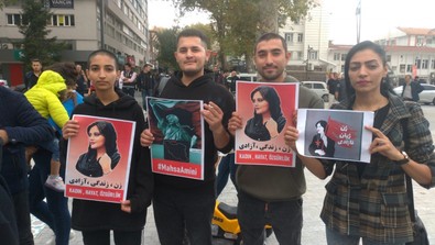 Mahsa Amini protestolarına Kütahya'dan da destek! Kütahya'da yaşayan İran vatandaşları sokağa çıktı! - Resim : 3