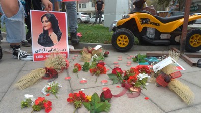 Mahsa Amini protestolarına Kütahya'dan da destek! Kütahya'da yaşayan İran vatandaşları sokağa çıktı! - Resim : 1