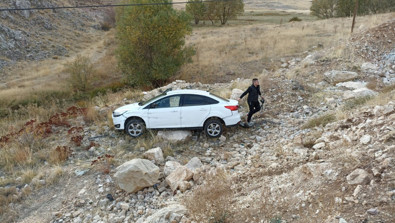 Düğüne gideceklerdi! Otomobildeki 3 kişi şarampole uçtu! - Resim : 2