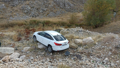 Düğüne gideceklerdi! Otomobildeki 3 kişi şarampole uçtu! - Resim : 3