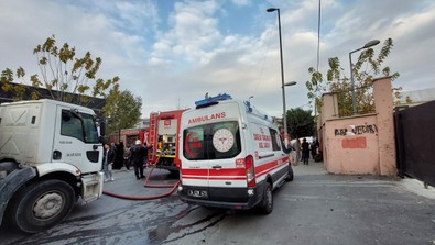 Avcılar’da geri dönüşüm deposunda korkutan yangın! - Resim : 2