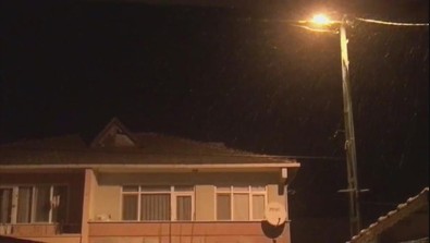 Meteoroloji günler öncesinden uyarmıştı! İstanbul'a yılın ilk karı yağdı - Resim : 1