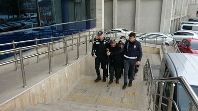 Fotoğrafın çekildiği yer Türkiye! Fuhuş operasyonunda yakalanan kişiyi görenler gördüklerine inanamadı - Resim : 1