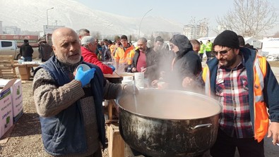Depremzedelere çorba dağıtan adamın hikayesi yürekleri dağladı! - Resim : 2