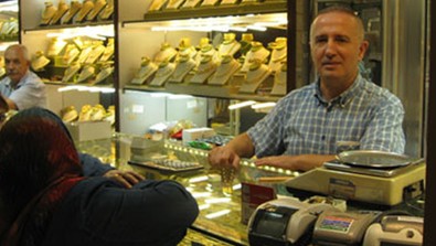 Enkazdan 78 kilo altın çıkmıştı! Dev servet ünlü isme aitmiş! - Resim : 1