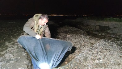 Onlar rahatça göç edebilsin diye gece gündüz çalışıyorlar... Van'da kaçak balıkçılara göz açtırılmıyor - Resim : 1