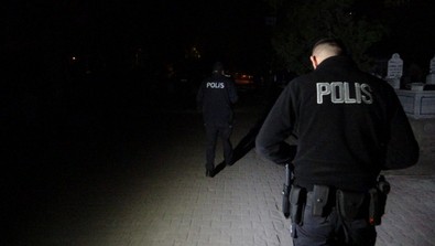 Kayseri'de mezarlık ziyaretine giden kadın korkunç bir şey bulduğunu iddia ederek polis ekiplerini çağırdı... İnceleme sonrasında gerçek ortaya çıktı - Resim : 2