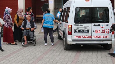 Diyarbakır'da engelli ve hasta seçmenlere sağlık ekipleri yardım etti - Resim : 1