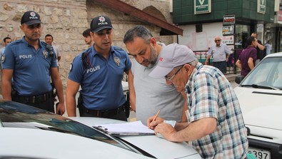 İnsanlık ölmemiş: Yolda bulduğu 1 deste parayı polise teslim etti - Resim : 1