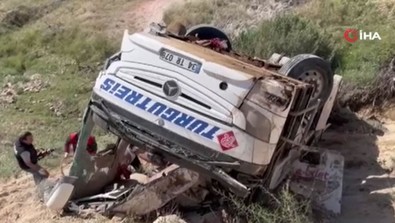 Kars'ta yolcu otobüsü viyadükten düştü! 7 kişi öldü 22 kişi yaralandı - Resim : 2