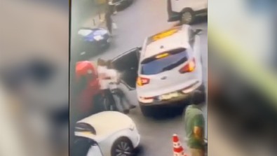 Genç kadını İstanbul'da sokak ortasında araca bindirip kaçırdılar: Çevredekiler şaşkın bakışlarla olan biteni izledi, o anlar kamerada... - Resim : 2
