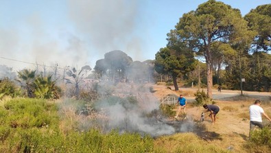 Antalya'da korkutan orman yangını! Tekneler cayır cayır yandı - Resim : 2