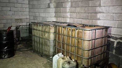 Ağrıda düzenlenen operasyonlarda binlerce paket kaçak sigara ve 2 bin litre kaçak akaryakıt ele geçirildi - Resim : 1