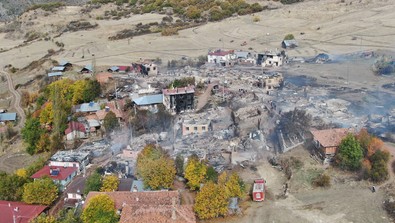 Tosya'da 47 evin küle döndüğü yangın faciasının resmi gün ağardığında ortaya çıktı - Resim : 1