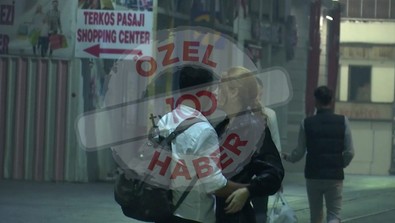 Ünlü oyuncunun sevgilisi, eşinden ayrı yaşayan oyuncu çıktı! Beyoğlu'nu romantizme boğan aşıklar: Aşktan ilk görüntüler sadece tv100'de - Resim : 1