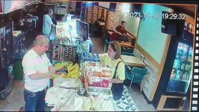 Pendik'teki kafede önce hesabını ödedi, sonra yan masadaki çantayı alıp çıktı gitti. O anlar güvenlik kamerasına yansıdı - Resim : 2