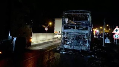 Bolu Dağı D-100 yolunda korku dolu anlar: Yolcu dolu otobüs alev alev yandı - Resim : 2