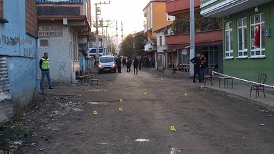 Samsun'da iki grup arasında çıkan silahlı çatışmada mermiler havada uçuştu! 1 kişi hayatını kaybetti 3 kişi ağır yaralandı - Resim : 1