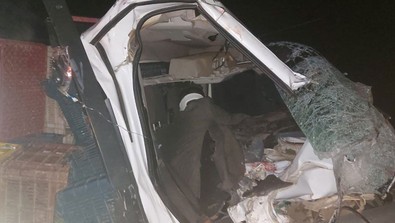 Uşak'ta kamyon ile kamyonetin çarpıştığı kazada 24 yaşındaki genç hayatını kaybetti - Resim : 1