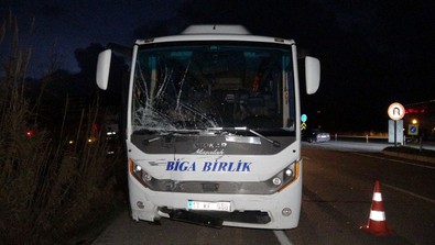 Çanakkale'de midibüs ile otomobil çarpıştı, adeta can pazarı yaşandı! 1 ölü 4 yaralı - Resim : 2